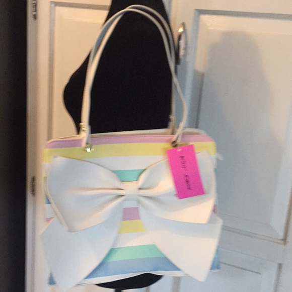 Betsey Johnson Handbags - NWT Betsey Johnson Shoulder Bag